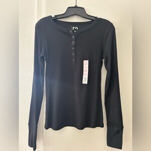 NWT SO Long Sleeved Black Ribbed Henley Tee. Size Medium.